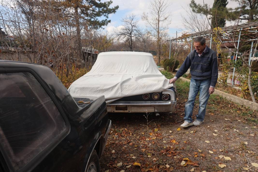 Bildiğiniz tüm ustaları unutun Konyalı bu usta tek: Serasında bitki değil klasik otomobil yetiştiriyor! 3
